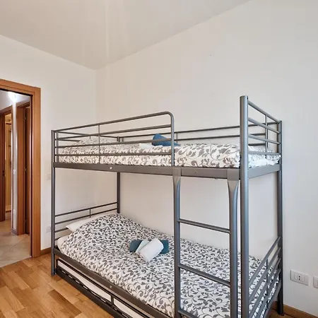 Lejlighed Casa Alessandro Con Piscina Di Garda